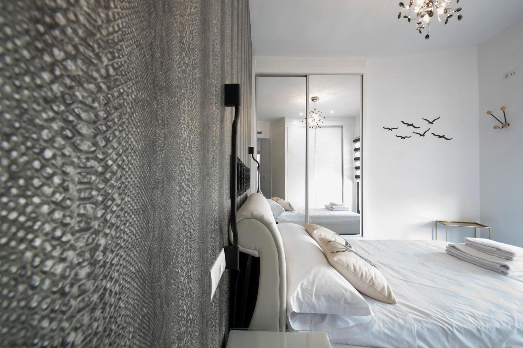 Apartamento Atico Real Suites กรานาดา ภายนอก รูปภาพ